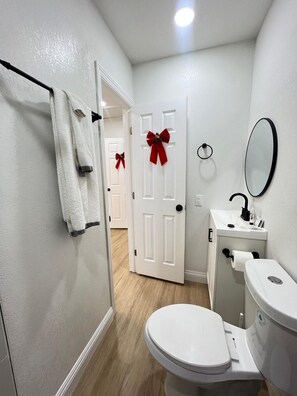 Unclassified image, 2 of 11, button - Estudio luminoso y cómodo-D (North Las Vegas)