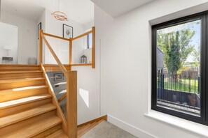Interior - Luxury 4BR Getaway • Garden • Smart Features (Buckinghamshire)