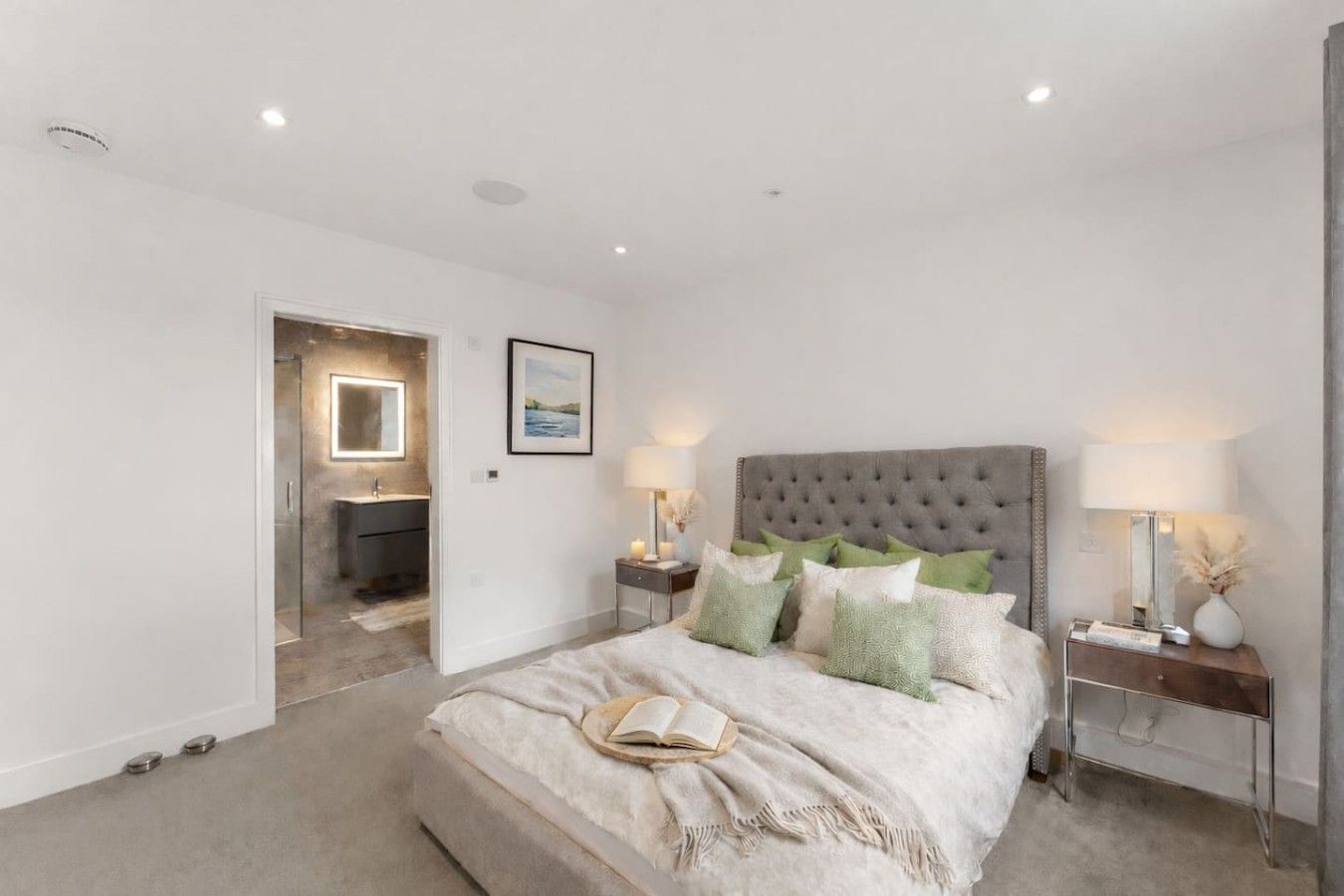 4 bedrooms, iron/ironing board, internet, bed sheets