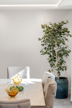 Dining - Luxury 4BR Getaway • Garden • Smart Features (Buckinghamshire)