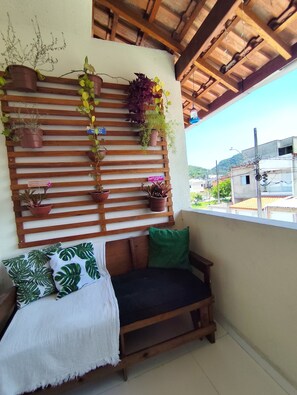 Property grounds - Cozy house in Guarujá, 3km from the beach. Air conditioning/Wi-Fi/barbecue. (Guarujá)