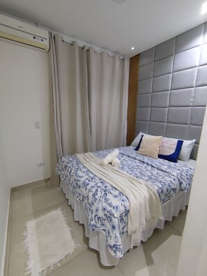 2 bedrooms, iron/ironing board, WiFi, bed sheets - Cozy house in Guarujá, 3km from the beach. Air conditioning/Wi-Fi/barbecue. (Guarujá)