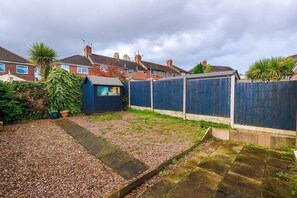 Unclassified image, 4 of 32, button