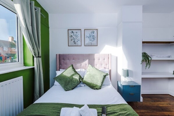 Unclassified image, 1 of 32, button