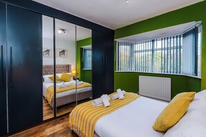 Unclassified image, 3 of 32, button