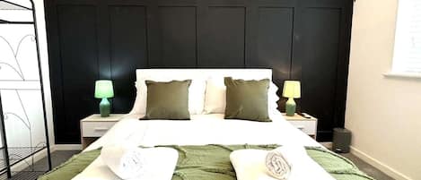 3 makuuhuonetta, silitysrauta/-lauta, internet, vuodevaatteet