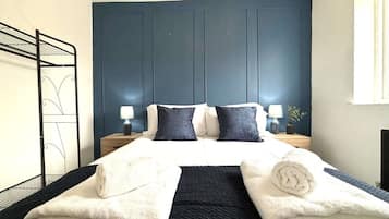 3 bedrooms, iron/ironing board, Internet, bed sheets