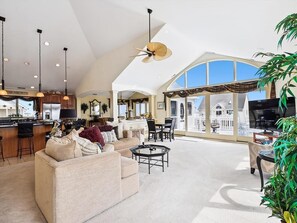 TV, offices - Spacious 5BR House near Fenwick Beach (Fenwick Island)