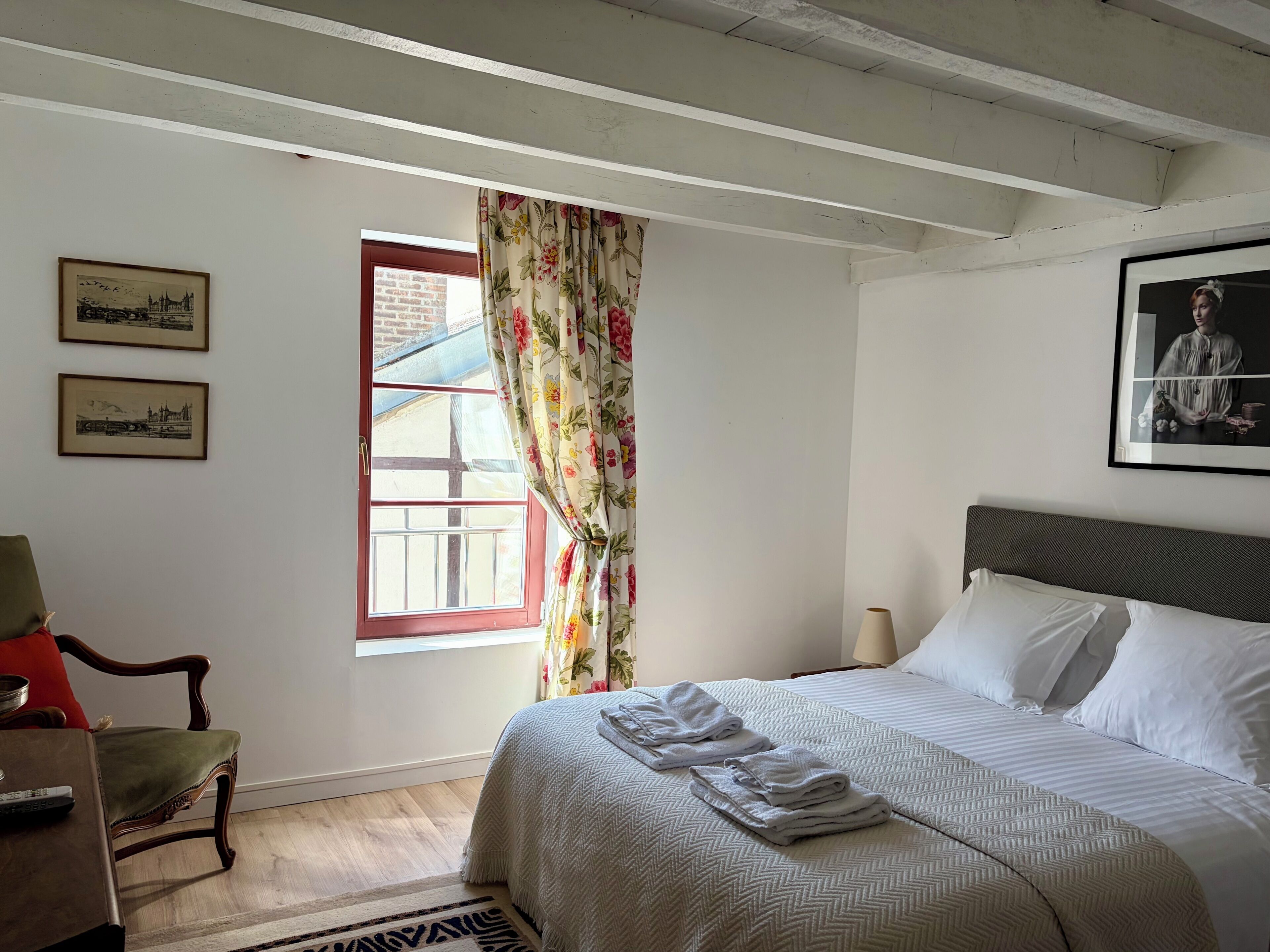 Habitación doble superior, vistas al jardín | Ropa de cama de alta calidad y decoración individual