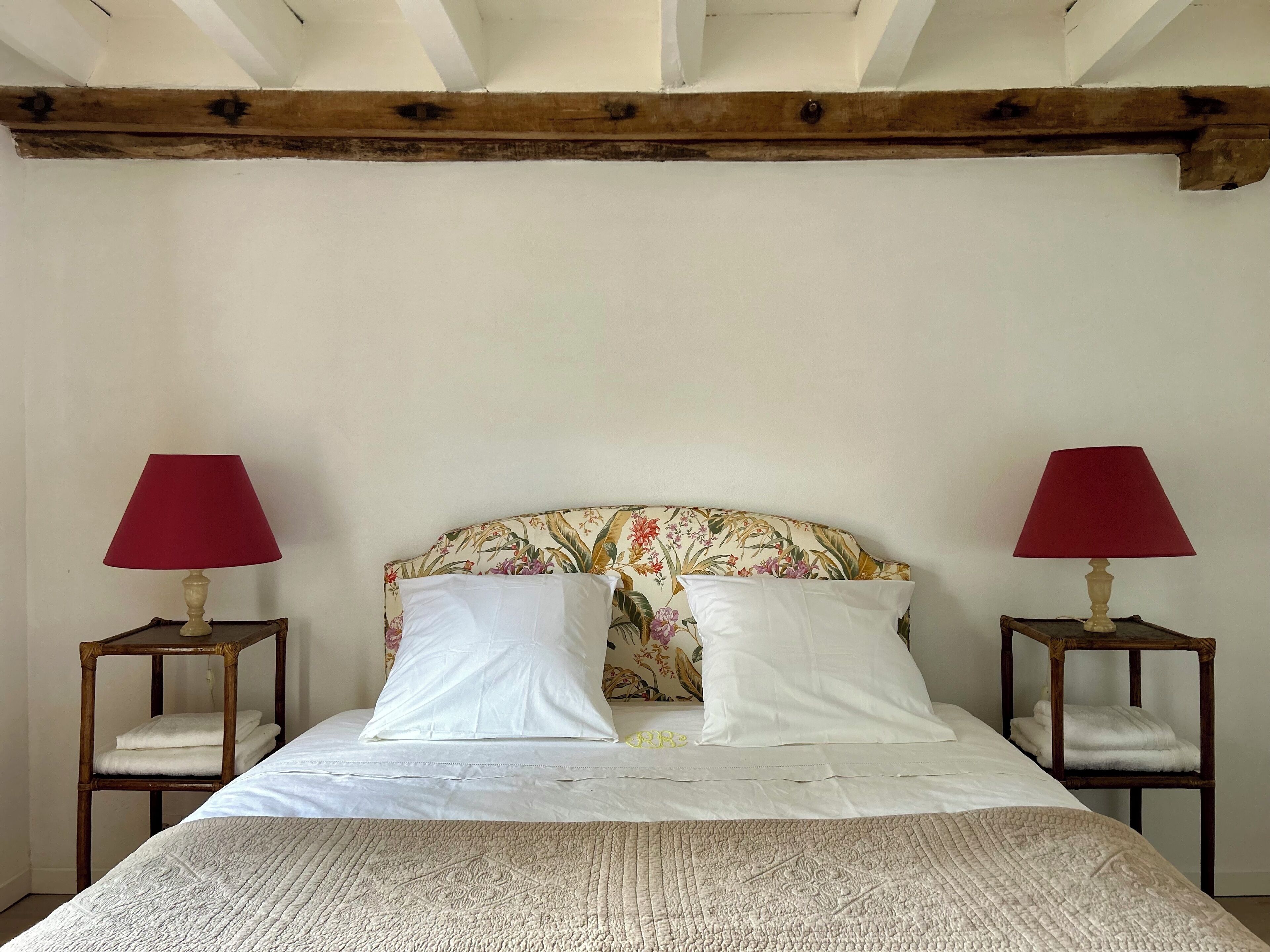 Apartamento | Decoración individual, mobiliario individual, wifi gratis y ropa de cama