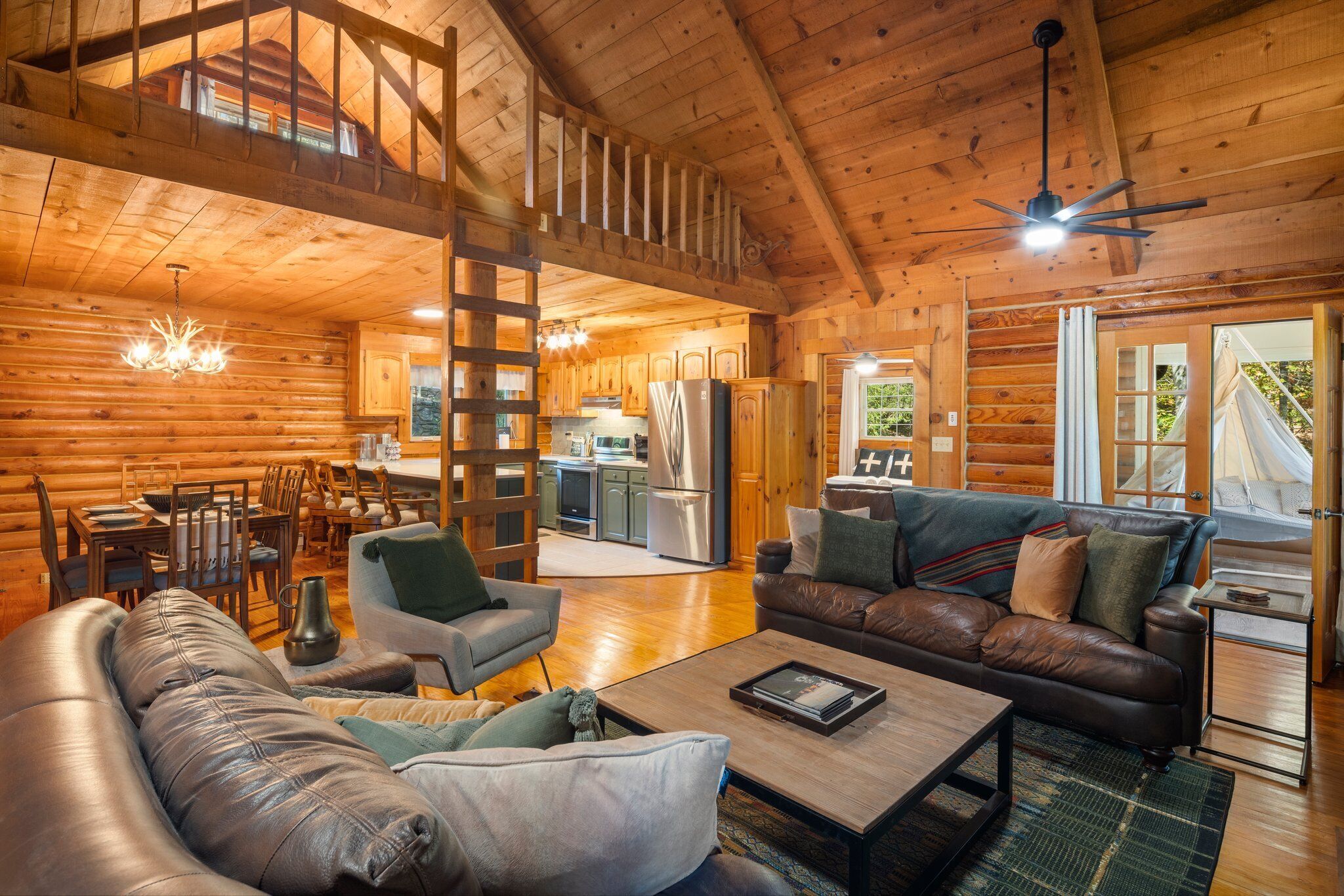 Televisión y chimenea 