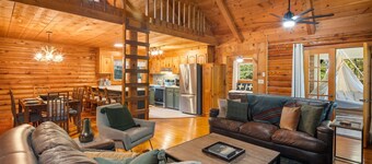 Cabin with Hot Tub, Private Lake Access, Kayaks
