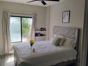 Iron/ironing board, WiFi, bed sheets