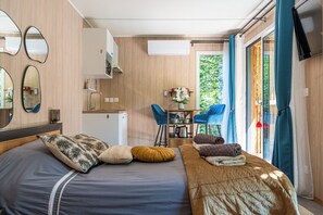 1 bedroom, internet, bed sheets