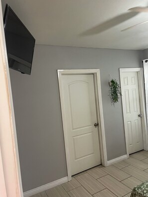 Interior - Charming Guest House with private entrance (Las Vegas)