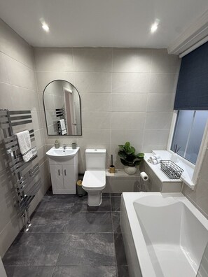 Hair dryer, towels - 10% Off Weekly Stay|Chatsworth Retreat|Sleeps 7 (North Yorkshire)