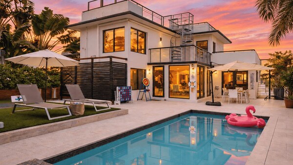 Soleil Modern By Avantstay Design-forward Stay + Resort-style Pool + Hot Tub + Near The Beach - Fort Lauderdale, FL