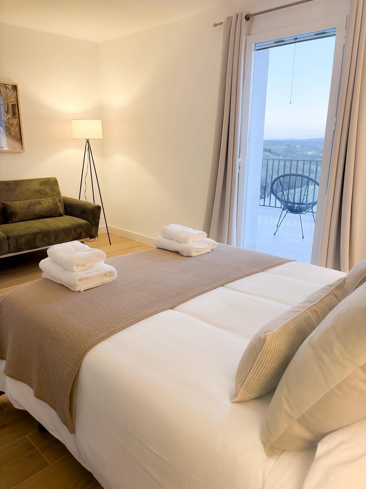 4 bedrooms, iron/ironing board, Internet, bed sheets