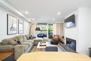 Living area - Beautiful home in the Heart of Whistler Village (Whistler)