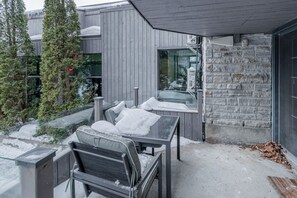 Property grounds - 2-bedroom condo with pool, gym and water park! (Beaupré)
