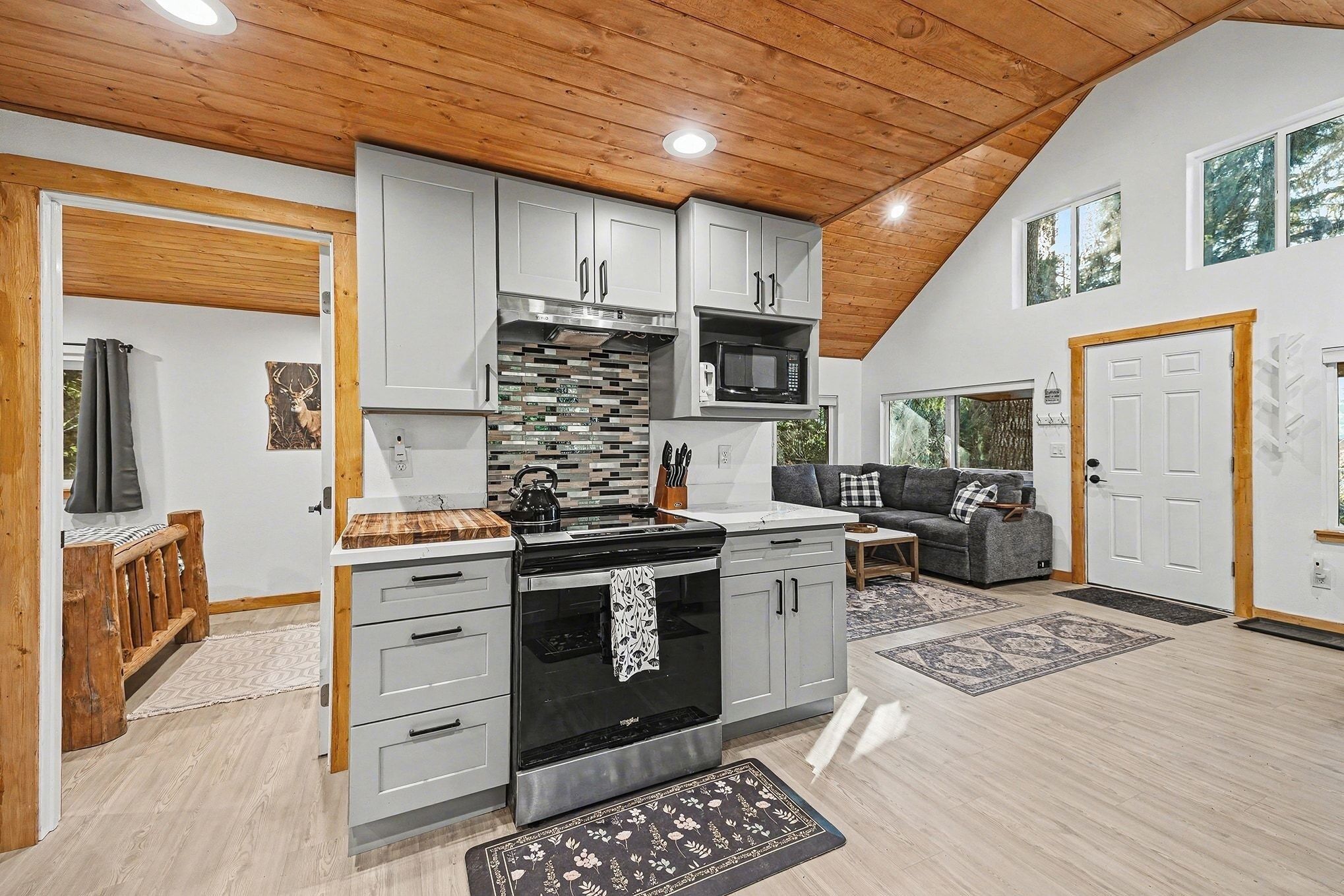 Geladeira, micro-ondas, fogão, cooktop