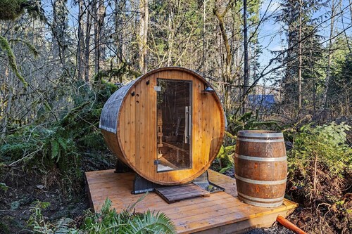 Red Deer Cabin Hot tub Sauna Outdoor Shower