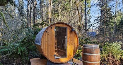 Red Deer Cabin Hot tub Sauna Outdoor Shower