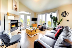 TV, fireplace - 2 bdrm-Fireplace | Wi-Fi | Equipped kitchen | View (Petite-Rivière-Saint-François)