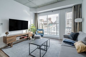 TV - 1CH + Rooftop pool+Cuisine+Smart TV+Gym+750m QC (Québec City)