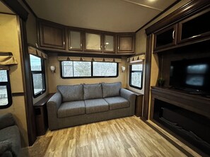 Unclassified image, 5 of 9, button - Luxury RV Retreat in Branson, MO – Near Table Rock Lake & The Strip (Branson)