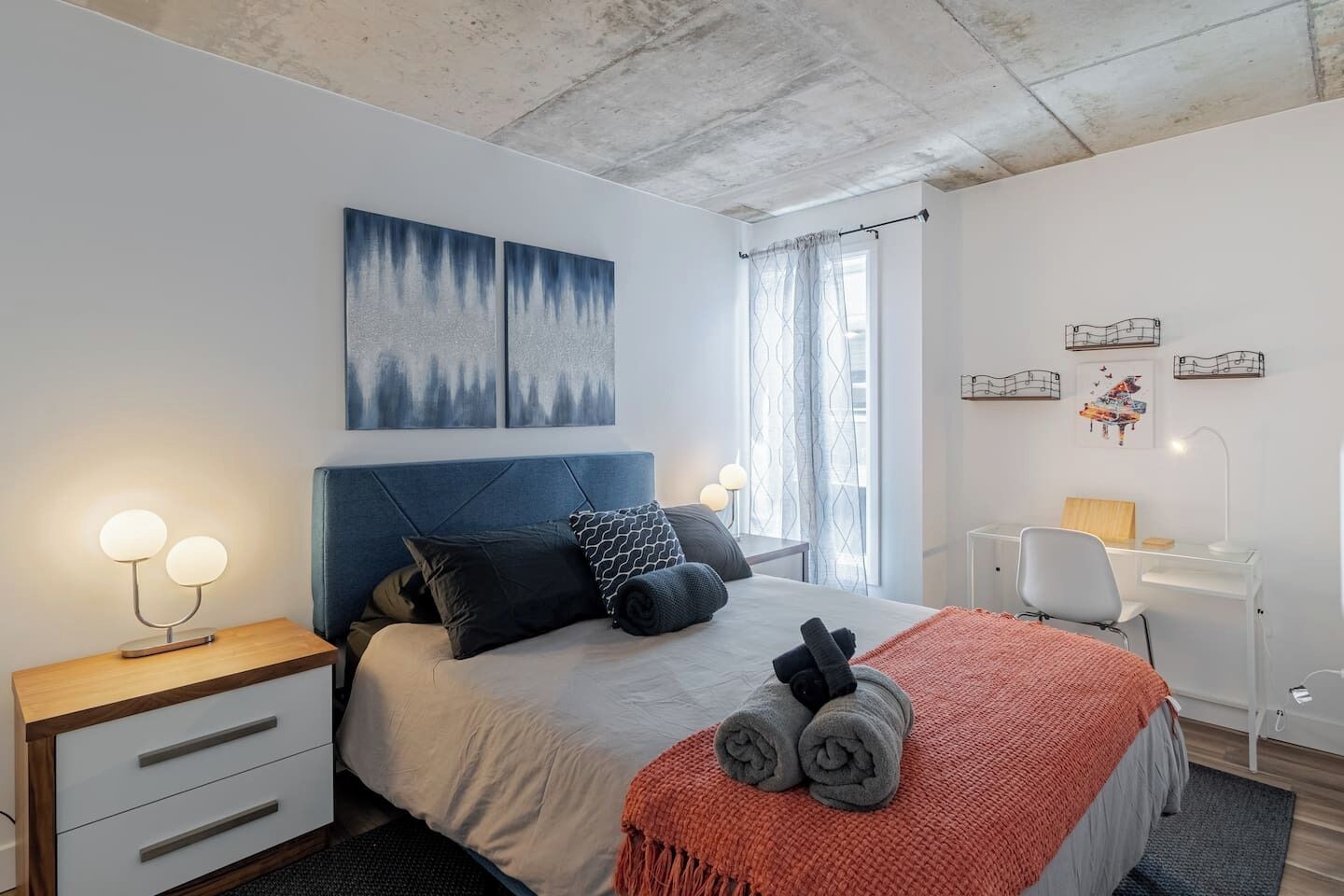 2 bedrooms, travel crib, free WiFi, bed sheets