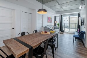 Dining - 2BR Condo - 500m to Old Quebec - AC, Gym, Dining (Québec City)