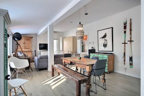 Dining - Charming lakefront cottage w/ incredible view! WoW (St-Raymond)