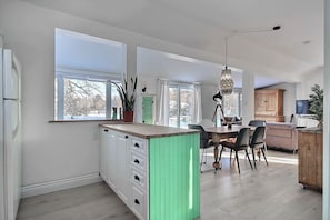 Interior - Charming lakefront cottage w/ incredible view! WoW (St-Raymond)