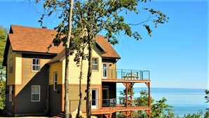 Exterior - 4BR | Spa, Sauna, View, Billiards | Lower Unit (Petite-Rivière-Saint-François)