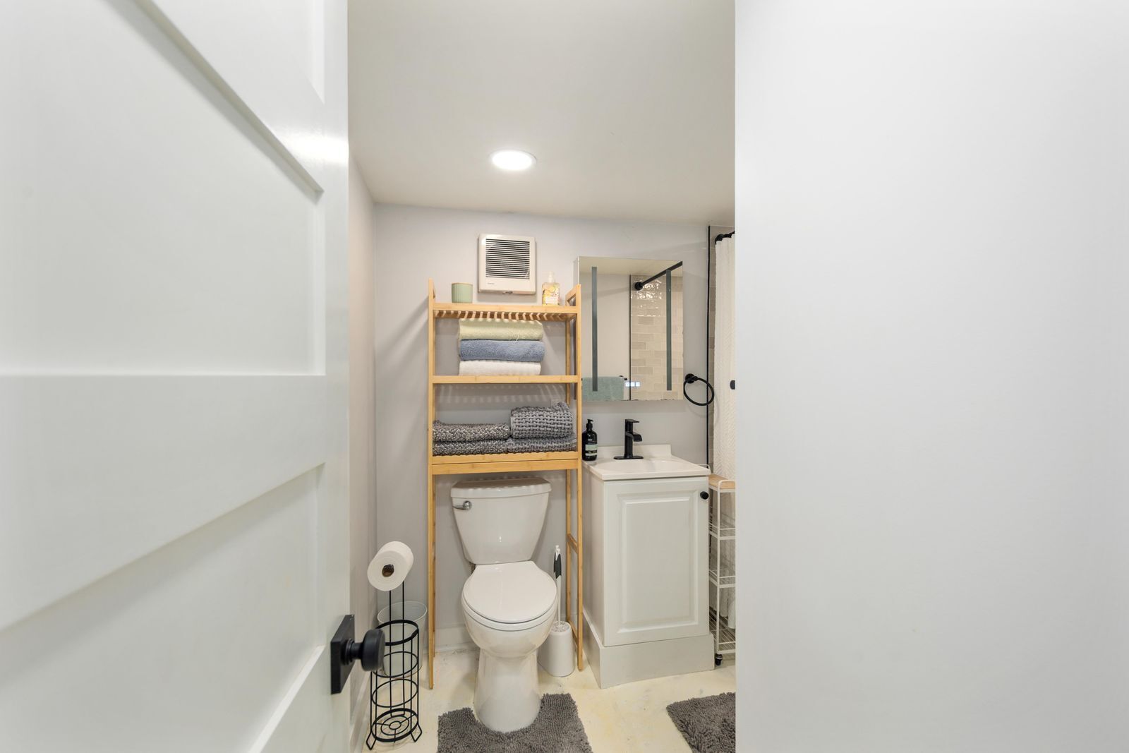 Hårføner, håndklær, såpe og toalettpapir