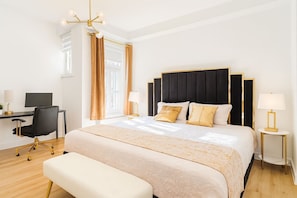 Een strijkplank/strijkijzer, reisbedje, gratis wifi, beddengoed