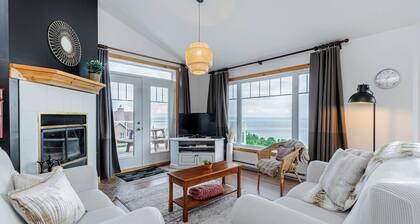 Panoramic View: 2BR + FP + BBQ + Terrace - Upper