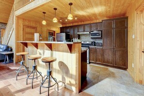 Fridge, microwave, oven, stovetop - The Dreamer - Skiing, Spa & Outdoor Relaxation (Petite-Rivière-Saint-François)