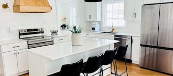 Cozy Family Friendly Bungalow minutes from Downtown Charlottetown