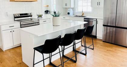 Cozy Family Friendly Bungalow minutes from Downtown Charlottetown