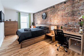 2 bedrooms, travel cot, free WiFi, bed sheets - Charming Condo - Perfect for Visiting Quebec City (Québec City)