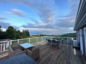 Outdoor dining - Maison le 17 - Vue incroyable (Petite-Rivière-Saint-François)
