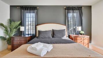 4 bedrooms, iron/ironing board, free WiFi, bed sheets