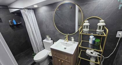 Sleek & Modern Studio,Separate Entrance 20 Mints from YUL Airport & downtown