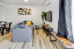 TV - 3BR - 10 Min to Old Quebec + Free Street Parking (Québec City)