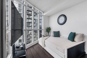 1 bedroom, iron/ironing board, WiFi, bed sheets - Downtown Toronto Cityview Apartment (Toronto)