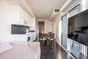 Interior - Downtown Toronto Cityview Apartment (Toronto)