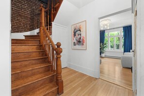 Interior - Quebec City: 2 bedrooms + AC + Parking: Wow! (Québec City)