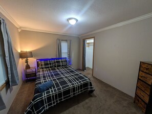 2 habitaciones, tabla de planchar con plancha, internet y ropa de cama 